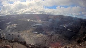 Kīlauea summit rumbles with more than 300 earthquakes
